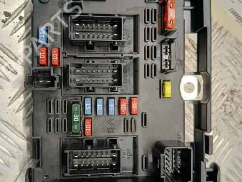 Used Fuse box Fuse box 37375711 37375711