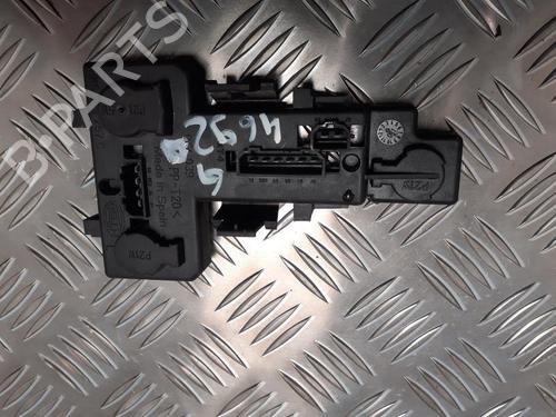 Lampeholder Lampeholder SEAT IBIZA II (6K1) [1993-2002] 37353003 37353003