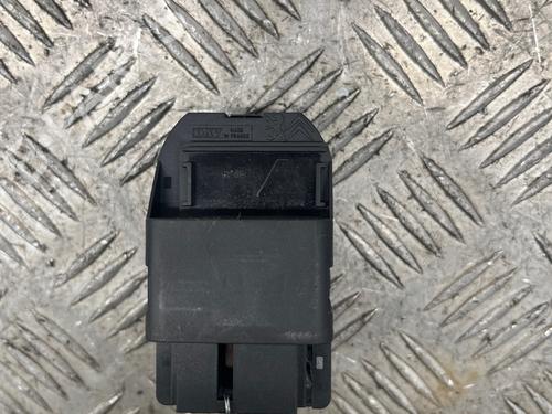 Used Right front window switch Right front window switch PEUGEOT 206 Hatchback (2A/C) 1.4 i (75 hp) 40253100 40253100