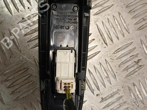 Used Right front window switch Right front window switch 37373437 37373437