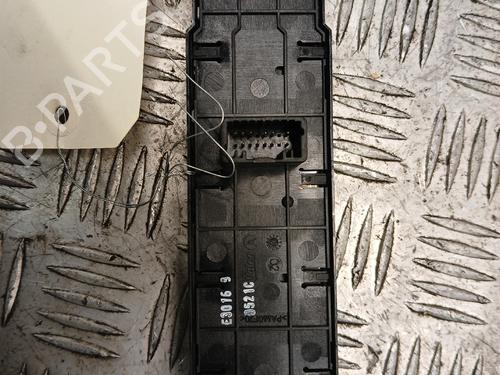 Used Left front window switch Left front window switch RENAULT MEGANE III Hatchback (BZ0/1_, B3_) 1.9 dCi (BZ0N, BZ0J) (131 hp) 40202809 40202809