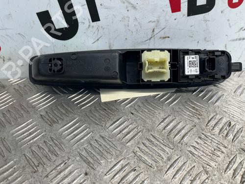 Left front window switch SUZUKI GRAND VITARA II (JT, TE, TD) 1.9 DDiS All-wheel Drive (JT419, TD44, JB419WD, JB419XD,... | BP37373187I27 - Image 3