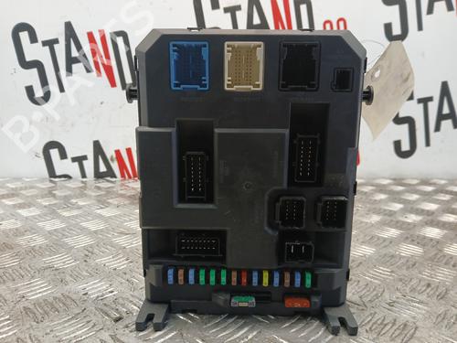 Used Fuse box Fuse box 38596106 38596106