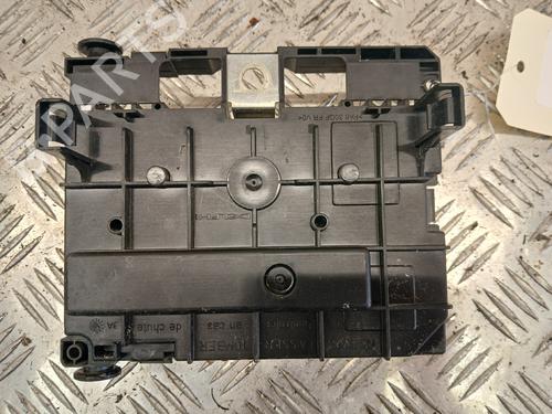 Used Fuse box Fuse box 37374135 37374135