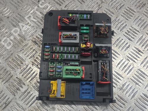 Used Fuse box Fuse box 37373378 37373378