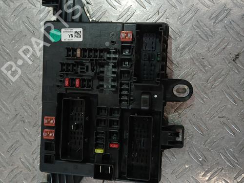 Used Fuse box Fuse box 37366300 37366300