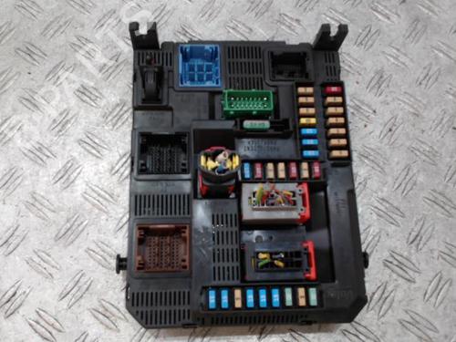 Used Fuse box Fuse box 37361675 37361675