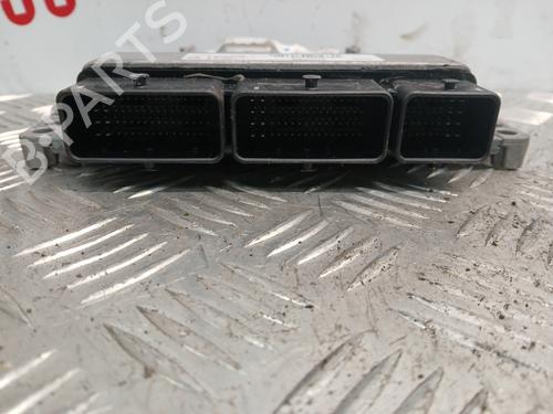engine-control-unit-ecu-renault-megane-iv-hatchback-b9amn_-2015-37746293 main image