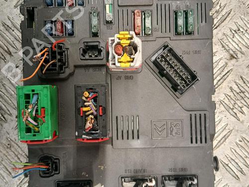 Used Fuse box Fuse box 39215277 39215277