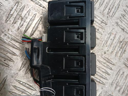 Used Switch Switch NISSAN QASHQAI II (J11, J11_) 1.2 DIG-T (115 hp) 40253107 40253107