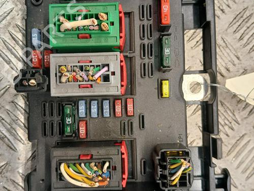 Used Fuse box Fuse box 39570065 39570065