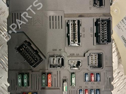 Used Fuse box Fuse box 38596110 38596110