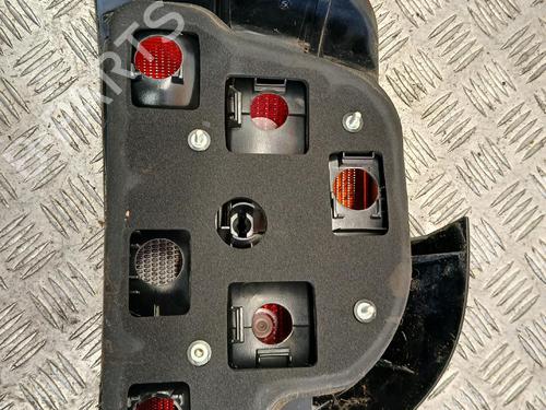 right-taillight-bmw-5-e39-1995-1996-1997-1998-1999-2000-2001-2002-2003-39942184 main image