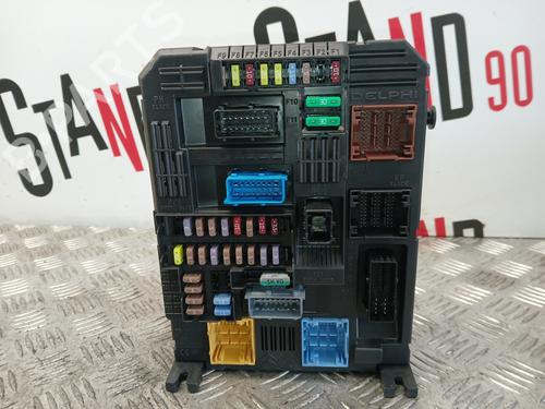 Used Fuse box Fuse box 37497209 37497209