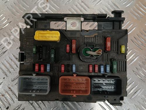 Used Fuse box Fuse box 37367981 37367981