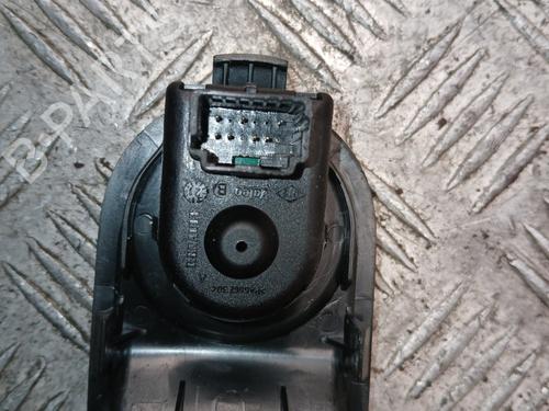 left-front-window-switch-renault-twingo-iii-bcm_-bca_-2014-37746421 main image