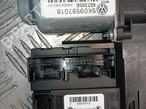 Left front window motor VW GOLF VI (5K1) 2.0 TDI 4motion | BP37369845E21 - Image 4