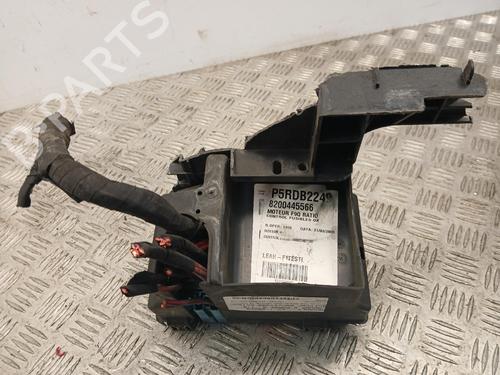 Used Fuse box Fuse box 39570064 39570064