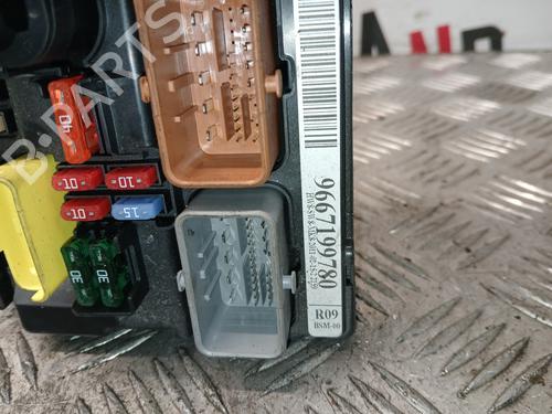 Used Fuse box Fuse box 37372162 37372162