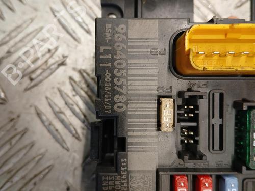 Used Fuse box Fuse box 38705824 38705824