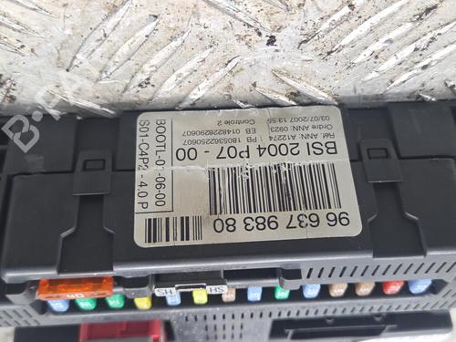 Used Fuse box Fuse box 38548535 38548535
