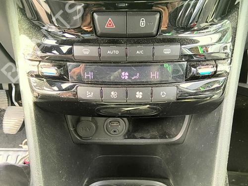 climate-control-peugeot-2008-i-cu_-2013-37374019 main image