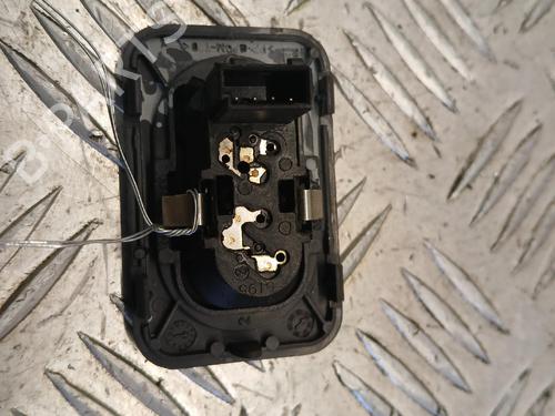 right-front-window-switch-opel-corsa-c-x01-2000-2001-2002-2003-2004-2005-2006-2007-2008-2009-37372647 main image