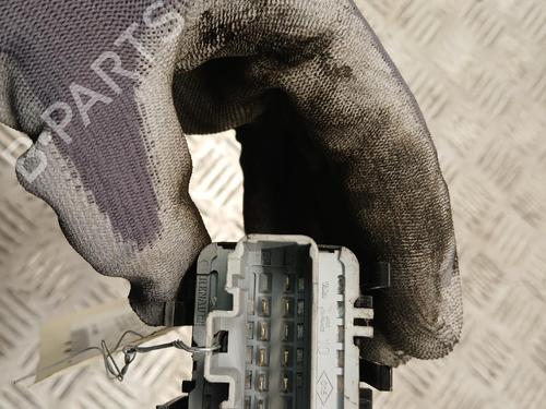 left-front-window-switch-renault-twingo-ii-cn0_-2007-39570077 main image