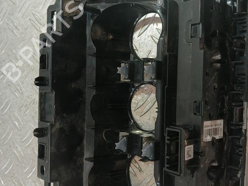 comutador-botao-4-piscas-renault-clio-v-b7_-2019-37365156 main image