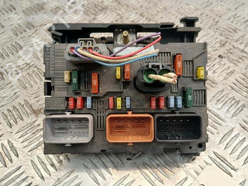 Used Fuse box Fuse box 38548581 38548581
