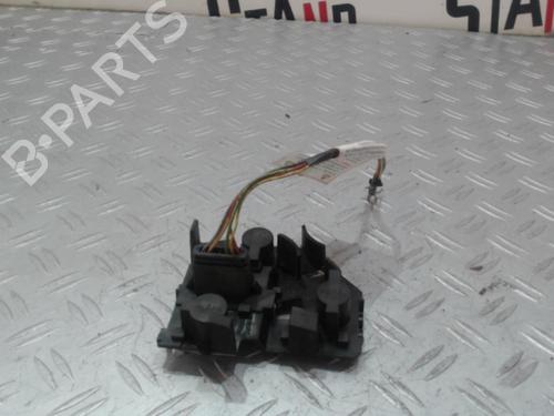lamp-holder-peugeot-206-2l_-2m_-2009-2010-2011-2012-2013-37355809 main image