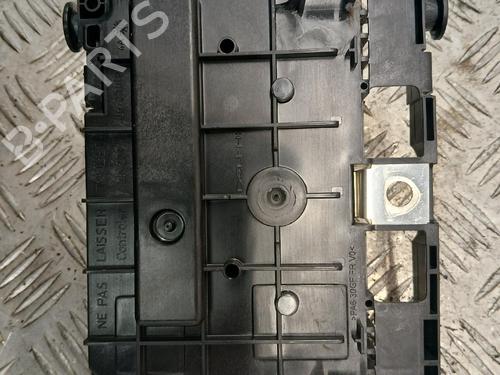 Used Fuse box Fuse box 39426250 39426250