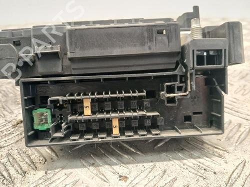 Used Fuse box Fuse box 38976951 38976951