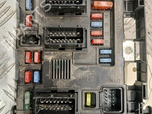 Used Fuse box Fuse box 38596113 38596113