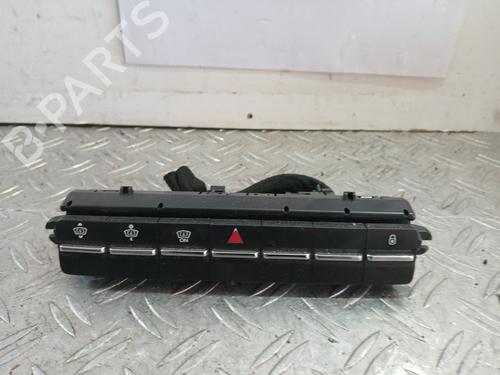 warning-switch-peugeot-5008-0u_-0e_-2009-2010-2011-2012-2013-2014-2015-2016-2017-37365080 main image
