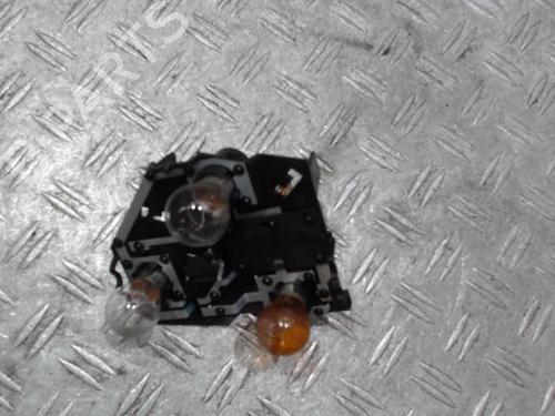 lamp-holder-peugeot-206-2l_-2m_-2009-2010-2011-2012-2013-37360464 main image
