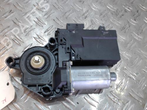 right-front-window-motor-peugeot-307-3ac-2000-2001-2002-2003-2004-2005-2006-2007-2008-2009-2010-2011-2012-37351780 main image