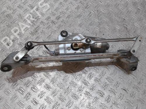Used Front wiper motor Front wiper motor TOYOTA YARIS (_P1_) 1.3 (SCP12_, SCP13_, SCP12R, SCP13R) (87 hp) 37357296 37357296