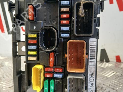 Used Fuse box Fuse box 37374166 37374166
