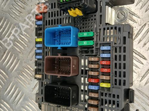 Used Fuse box Fuse box 37375301 37375301