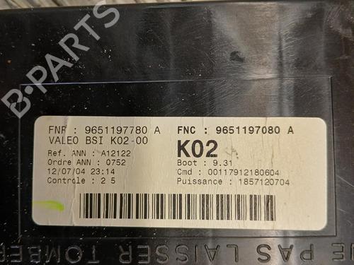 Used Fuse box Fuse box 38705807 38705807
