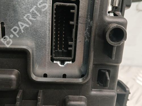 display-monitor-renault-megane-iv-hatchback-b9amn_-2015-37746250 main image