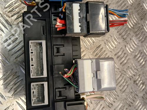 Used Fuse box Fuse box 38596108 38596108