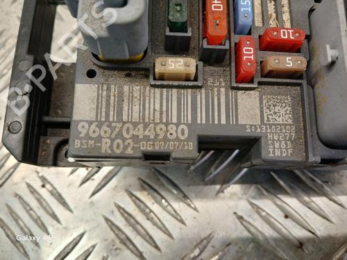 Used Fuse box Fuse box 38596116 38596116