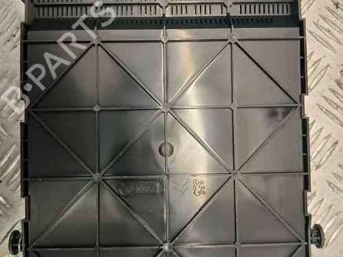 Used Fuse box Fuse box 38596115 38596115