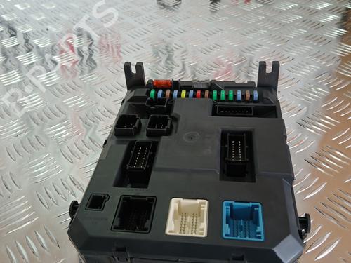Used Fuse box Fuse box 37367101 37367101