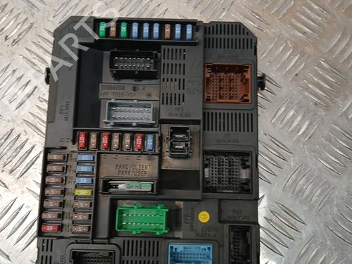 Used Fuse box Fuse box 37368681 37368681