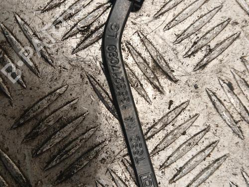 Used Front windshield wiper arm Front windshield wiper arm 39215263 39215263