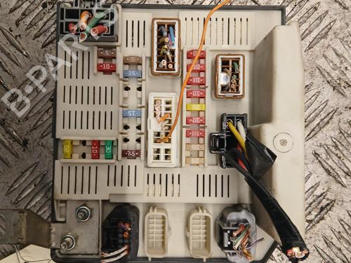 Used Fuse box Fuse box 39426273 39426273