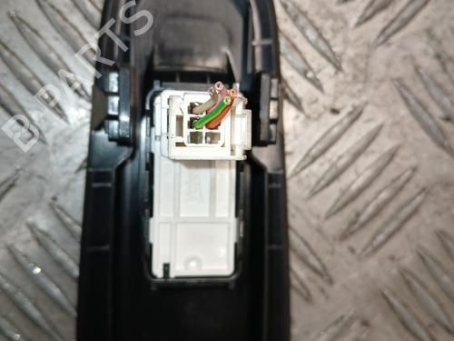 Used Right front window switch Right front window switch 37370428 37370428